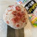 yu🐓's cooksnap of when they made ごま油香る♪やみつきかつお節おにぎり♫.