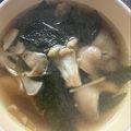 L.R's cooksnap of when they made わかめと舞茸の中華スープ。.