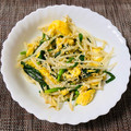 まーちゃろう's cooksnap of when they made 簡単♪もやしとニラ卵.