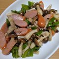 ナーちゃん's cooksnap of when they made 【簡単】シメジとウインナーのガリバタ焼き.