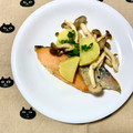 ふたごゆき's cooksnap of when they made 鮭とじゃが芋ときのこのめんつゆバター♩.