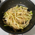 yuki☆N6's cooksnap of when they made 大根の皮と葉のツナ缶炒め.