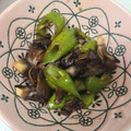 けーぴぃ＊'s cooksnap of when they made 甘とうがらしとマイタケの炒め煮.