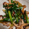 ヨシヨッシー's cooksnap of when they made にらとたっぷりきのこのソテー.