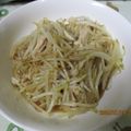 良庵★Ryoan's cooksnap of when they made ほぐしサラダチキン×ガーリックもやし炒め.