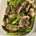 ame-ikuru's cooksnap of when they made アスパラとマッシュルームのにんにく炒め.