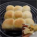 melmarilyn's cooksnap of when they made HB簡単クリチーとラムレーズンちぎりパン.