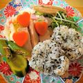 ｅｋ４'s cooksnap of when they made おひとりさまのふりかけでカラフルおにぎり.