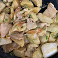 chi2230's cooksnap of when they made ✿里芋と豚肉のオイマヨ胡麻炒め✿.
