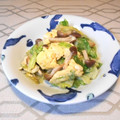 ＠迷子＠'s cooksnap of when they made 野菜2つで簡単！レタスとしめじの卵炒め.