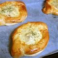 4匹の親ねこ's cooksnap of when they made チキントマトチーズ(^ω^)惣菜パンHB.