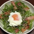anemonenan's cooksnap of when they made 水菜とベーコンの温玉のせはりはりサラダ.