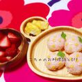 mamikocya's cooksnap of when they made キャラ弁＊いちごちゃんおにぎり.