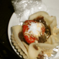 toshiebaba's cooksnap of when they made 生春巻きの皮で♡はったい粉の苺大福.