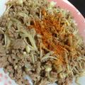 デイル1216's cooksnap of when they made 簡単ランチ！えのきのそぼろ丼.