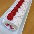 アレレママ's cooksnap of when they made クリスマスに♪ピンク色の苺ロールケーキ.