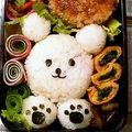 えリﾋﾟｮﾝ★'s cooksnap of when they made 白くまさんの　肉球キャラ弁おにぎり～♪.