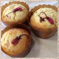 naomoe1024's cooksnap of when they made *＊桜とホワイトチョコのマフィン＊*.
