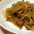 まきーこー's cooksnap of when they made 甘めの味付け豚肉、えのき、もやしの炒め物.