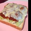 だるだるそーすまママ's cooksnap of when they made キャベツとハヤシのチーズトースト.