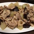 elsis's cooksnap of when they made フライパンde豚肉大根生しいたけの炒め煮.