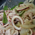 hatotokei's cooksnap of when they made お弁当のおかず★イカと絹さやの中華風.