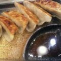 板とも's cooksnap of when they made まずはビールと餃子でおつかれ〜今日.