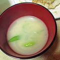 ☆ももぴ☆'s cooksnap of when they made 絹さや＆玉ねぎ味噌汁　スナップエンドウ.