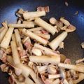 ぴろろろろ～'s cooksnap of when they made 長芋としめじのベーコン炒め.