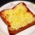 Hrnzm's cooksnap of when they made 朝食に☆簡単☆なんちゃってピザトースト♡.