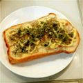 akico55555's cooksnap of when they made じゃこマヨトースト.