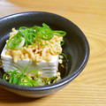 つちかな's cooksnap of when they made 揚げ玉と豆腐のめんつゆ和え.