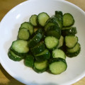 3姉妹ちゃんママ's cooksnap of when they made 昆布だしの素で旨ウマ♬キュウリの浅漬け.