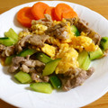Nekozame's cooksnap of when they made 豚小間切れ肉とキューリと卵の3点炒め.