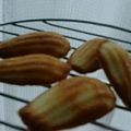 emakatu's cooksnap of when they made 冷凍卵白でお菓子！フィナンシェ編.