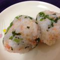 広野のタイタン's cooksnap of when they made 鮭と大葉のおにぎり.