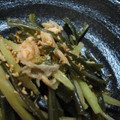 ＪＵＮＷ's cooksnap of when they made お酒のつまみに！茎わかめと鮭のゴマ炒め.