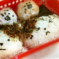 ＊＊なっちゃん＊＊＊'s cooksnap of when they made 簡単キャラ弁☆３匹の猫の肉球おにぎり弁当.