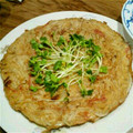 さるあかね's cooksnap of when they made 節約☆もやしとカニカマの玉子焼き.