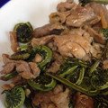 poncoro's cooksnap of when they made こごみと豚肉のオイスター炒め.