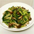 プング's cooksnap of when they made 小松菜とシメジのオイスターソース炒め.