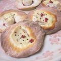 ゆうしゅんたすけ's cooksnap of when they made ワイン片手に☆餃子の皮＆カマンベール♪.