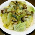 lovelyluck's cooksnap of when they made あさりとキャベツのニンニク蒸し♪.