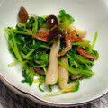 ☆PikKa☆'s cooksnap of when they made 桜海老ときのこのゴマ和え【作りおき】.