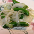 さやポニョ's cooksnap of when they made スナップえんどうと新たまねぎの炒め物.