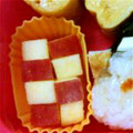 minarinまま's cooksnap of when they made お弁当に！簡単♪市松模様のりんご飾り切り.