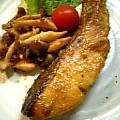 prara's cooksnap of when they made 簡単☆シャケときのこの照り焼きランチ.