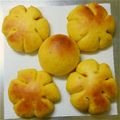 ゅぅたんはだぁりん's cooksnap of when they made カボチャのお花パン♪.