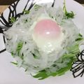 yk_nomu's cooksnap of when they made 新玉ねぎの温泉卵のっけサラダ.