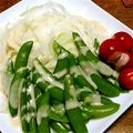 きんさんぎんさん's cooksnap of when they made 新玉ねぎとスナップエンドウのサラダ.